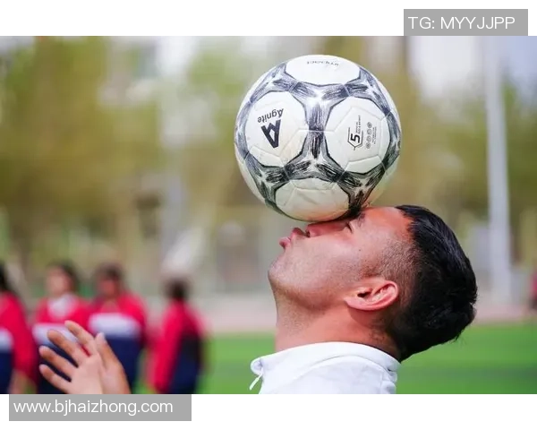 在绿茵场上扮演足球明星的魅力与挑战探讨